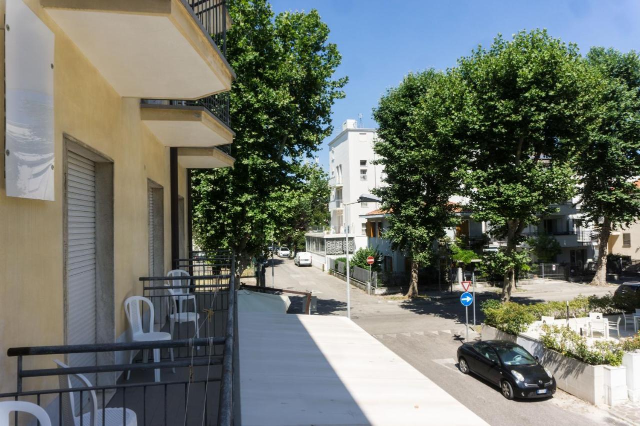 Hotel Londra Rimini Exterior foto